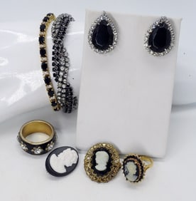 BLACK CAMEO SET & RHINESTONES