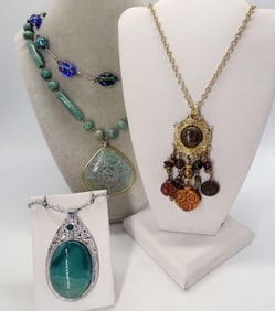 (4) PRETTY GLASS & GEMSTONE NECKLACES