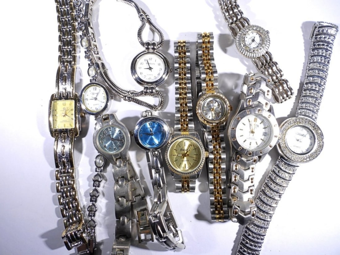 (10) LADIES WRISTWATCHES - QUARTZ: NICE PRE OWNED LOT - GEORGIO VALENTINO, JACLYN SMITH & MORE - UNTESTED