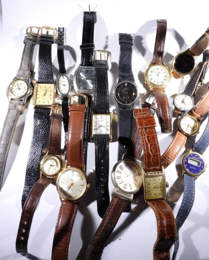(15) LEATHER BAND WRISTWATCHES: GENEVA, CITIZEN, TIMEX & MORE - UNTESTED