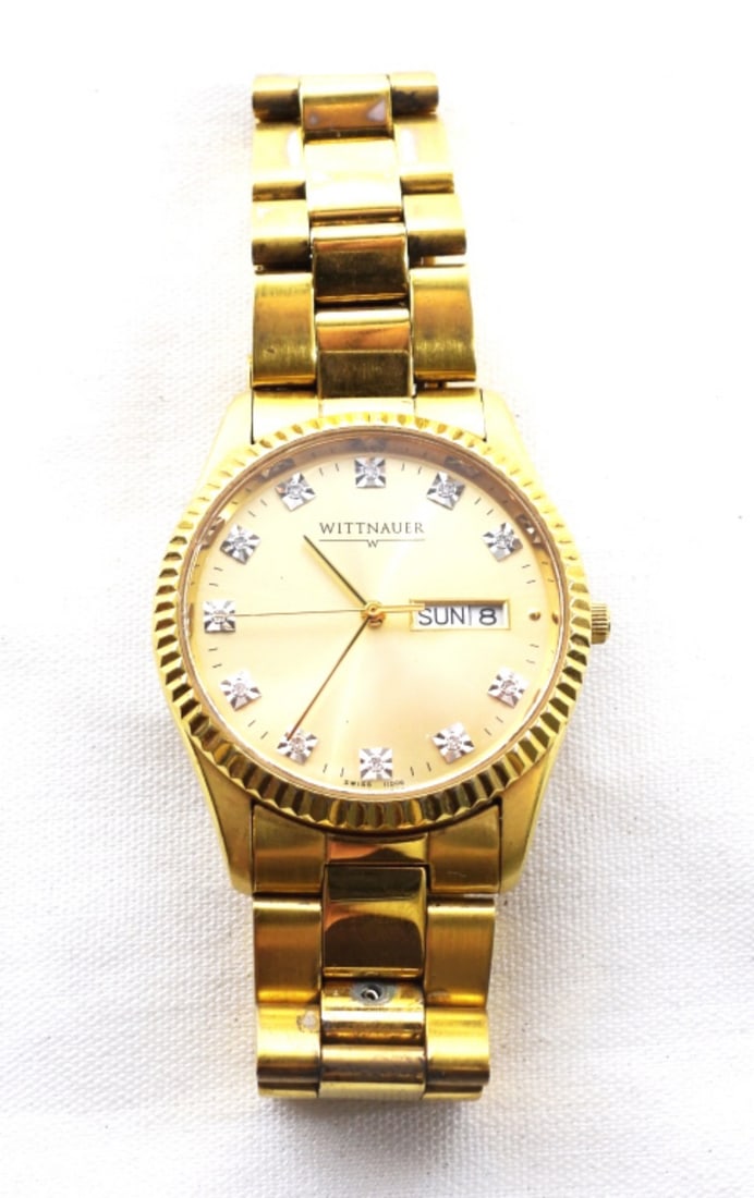 WITTNAUER GOLD TONE DATE/DAY WATCH (1 of 2)