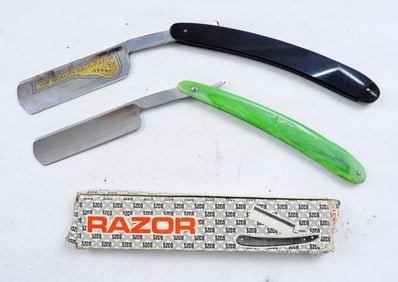 (2) VTG PAKISTAN RAZORS, GREEN/BLACK HANDLES