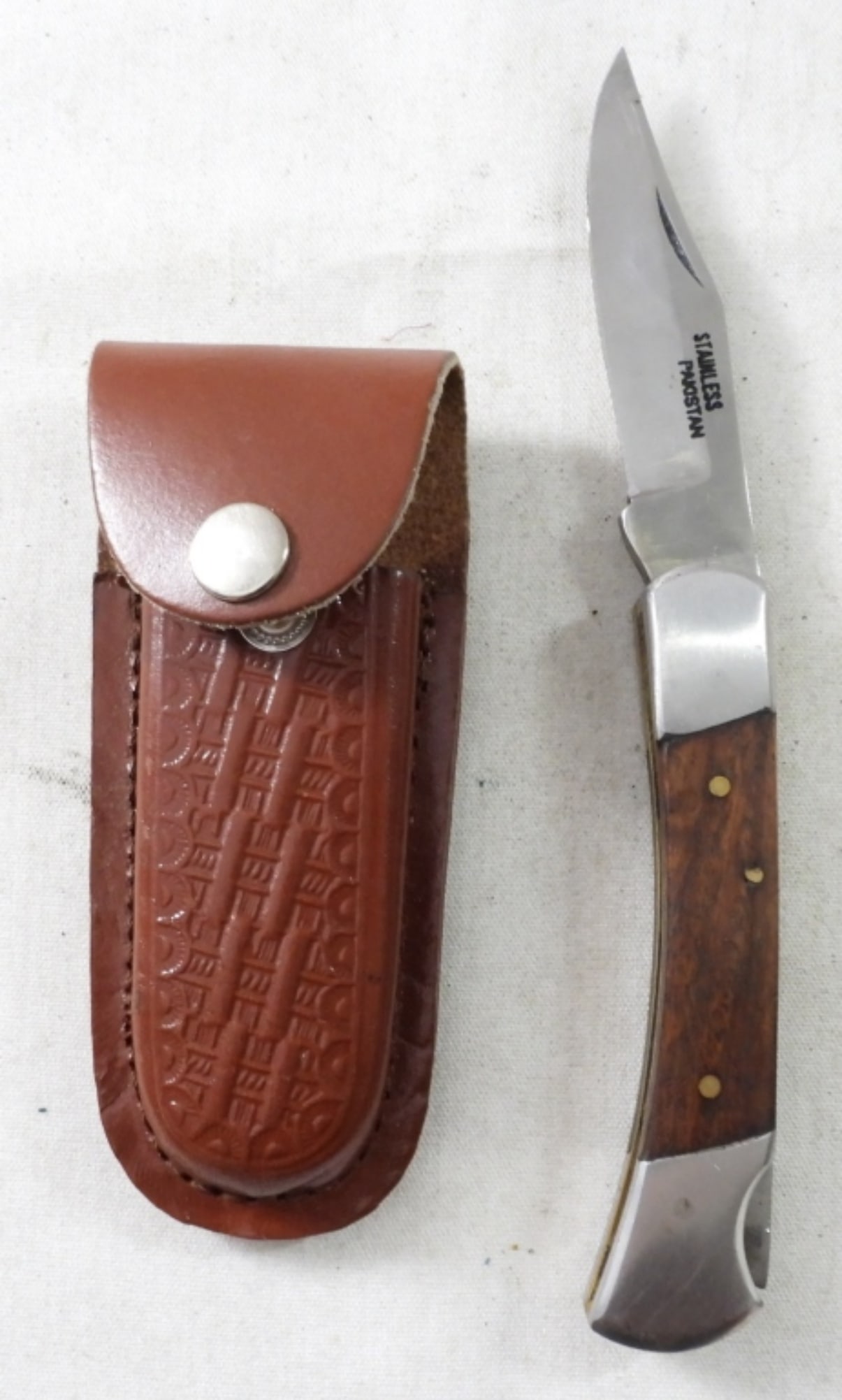 (1) STAINLESS PAKISTAN WOOD HANDLE LOCK BACK FOLDI: NICE CONDITION, COMES WITH SHEATH