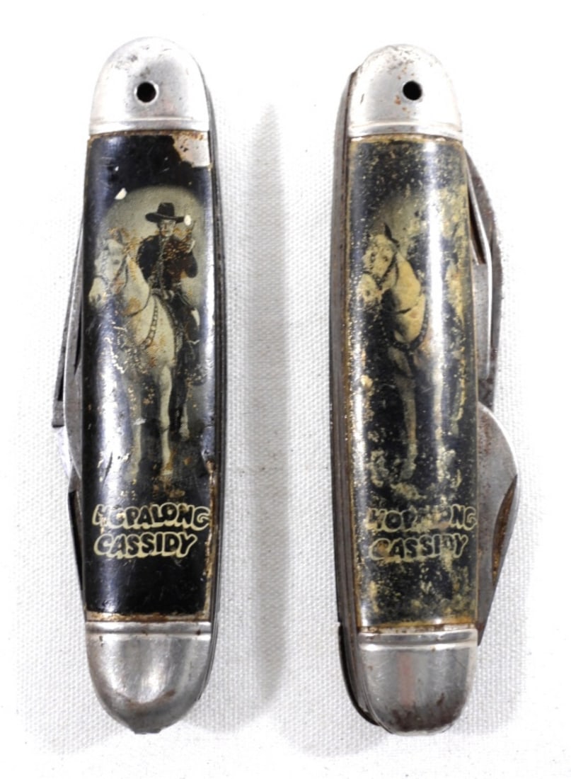 VINTAGE HOPALONG CASSIDY POCKET KNIVES: 2 VINTAGE HOPALONG CASSIDY POCKET KNIVES. SOME CHIPPING AND FADING ON IMAGERY ON HANDLE, AND RUSTING ON BLADES