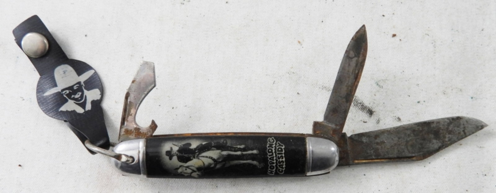 HOPALONG CASSIDY COLLECTORS KNIFE: THREE BLADE - SHOWS RUST - WITH BELT LOOP