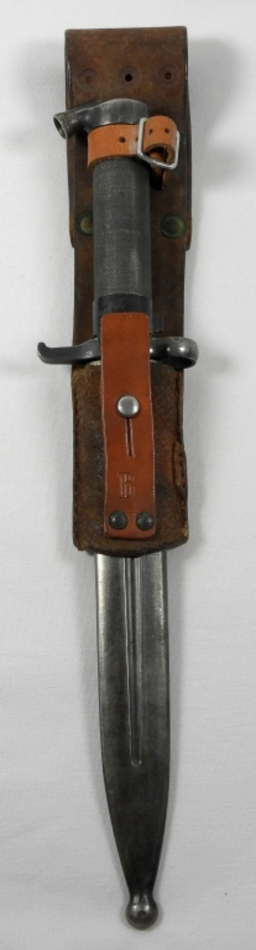 VINTAGE EJ AB 636 BAYONET IN SHEATH: VINTAGE EJ AB 636 BAYONET IN LEATHER SHEATH.