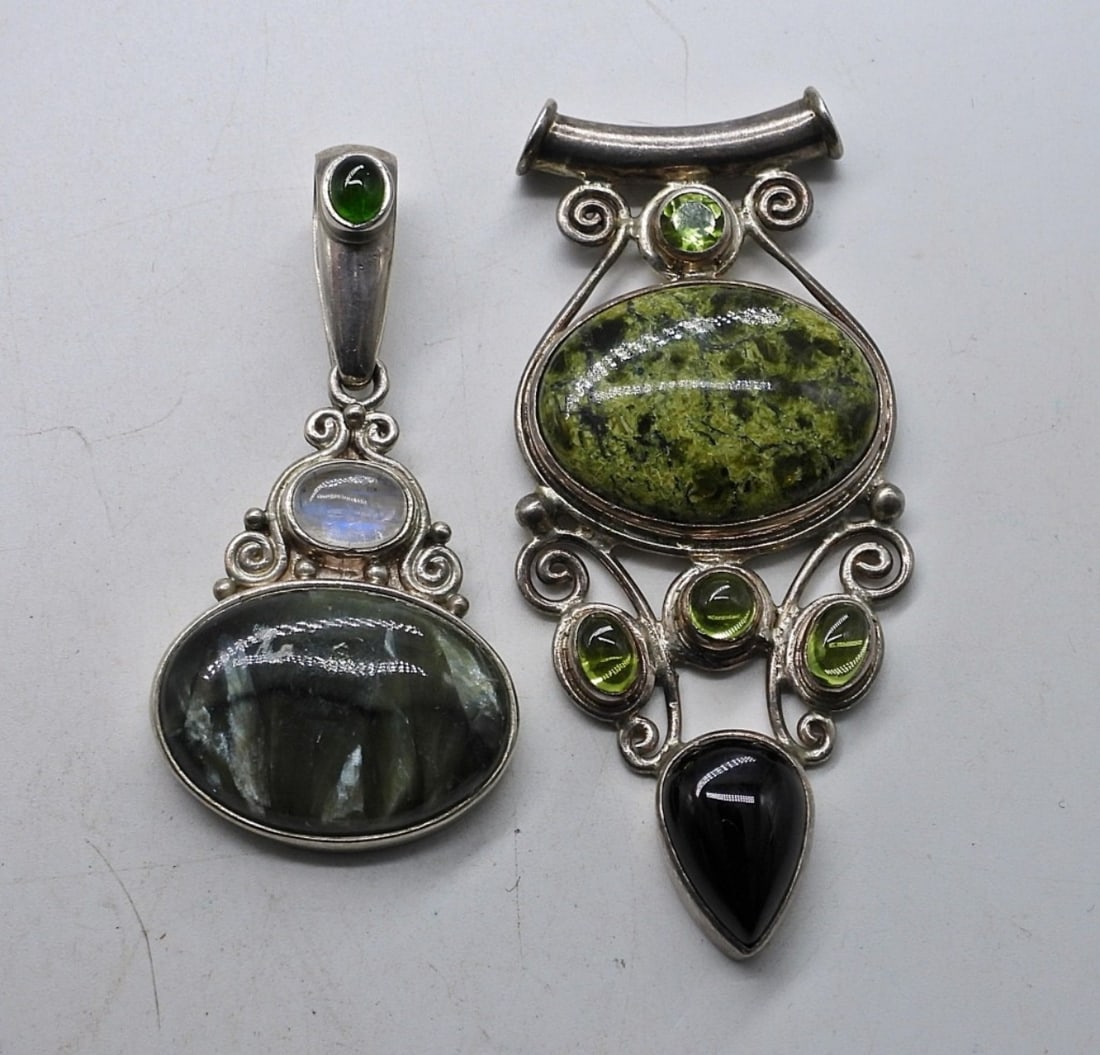 SAJEN 925 GREEN GEMSTONE PENDANTS (1 of 2)