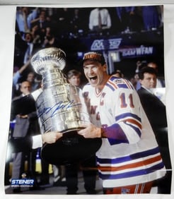MARK MESSIER HOCKEY SIGNED POSTER