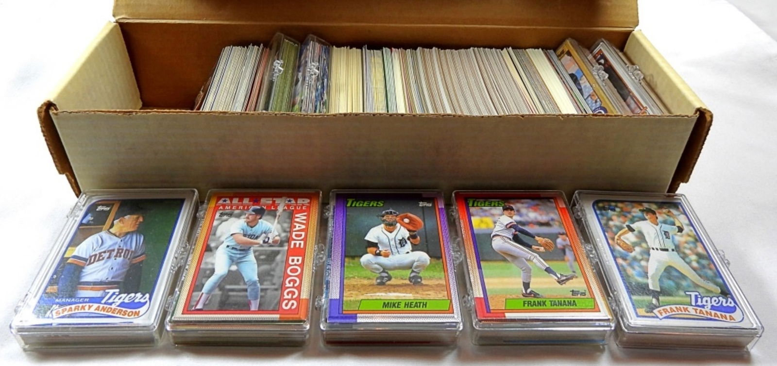 800ct BOX FULL  SPORTS CARDS UNSEARCHED (1 of 2)