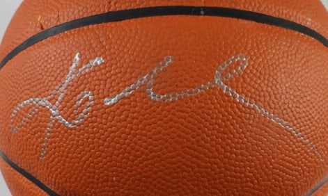 KOBE BRYANT AUTOGRAPHED BASKETBALL