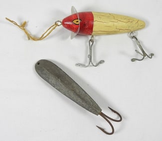 (2) VINTAGE FISHING LURE - WOODEN 5"