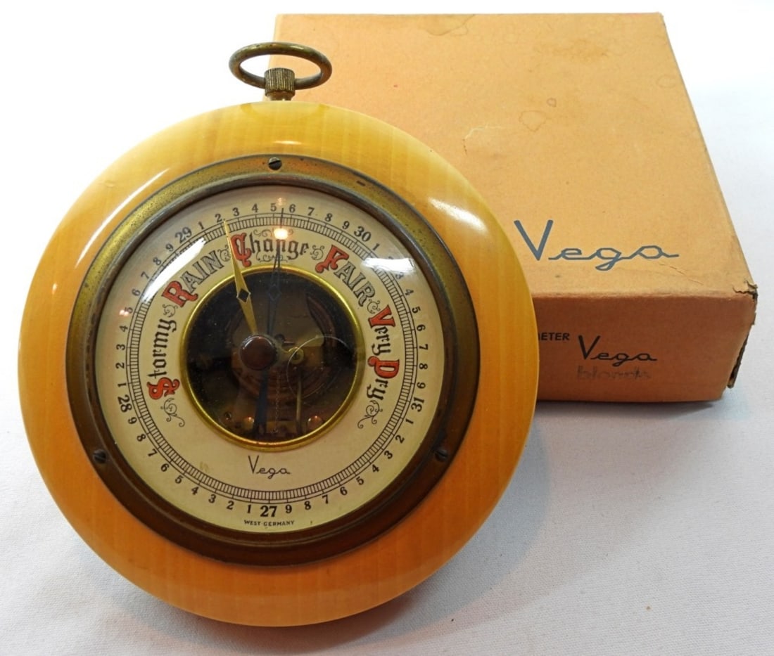VEGA BAROMETER No 773 in BOX - VINTAGE (1 of 2)
