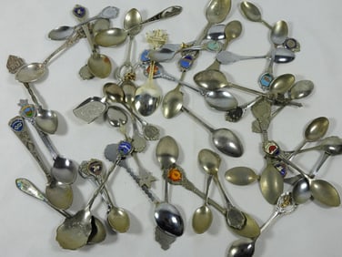 STATE AND COUNTRY THEMED SPOONS