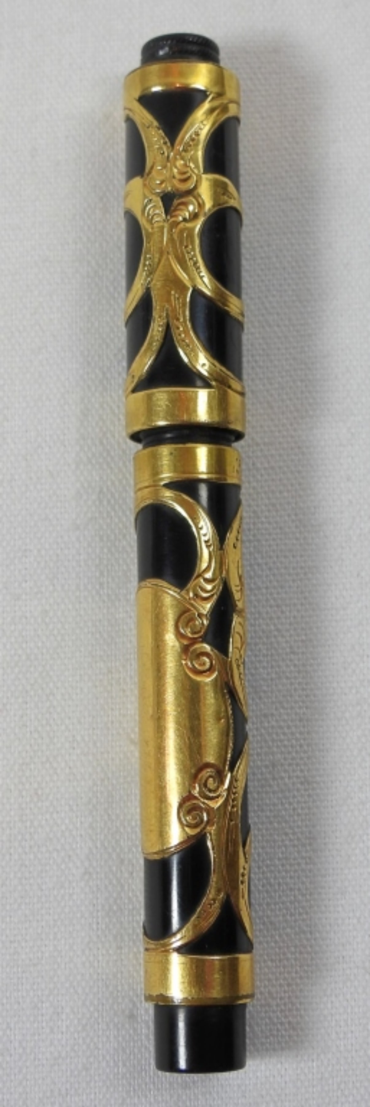 PARKER GOLD & BLACK FOUNTAIN PEN: CALLIGRAPHY PEN