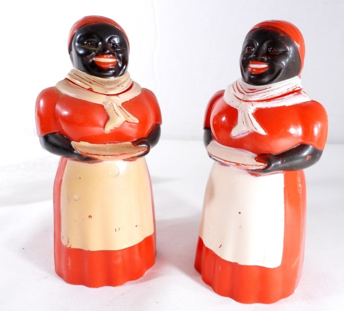 (2) VINTAGE AUNT JEMIMA SYRUP DISPENSER: (2) VINTAGE PLASTIC AUNT JEMIMA SYRUP DISPENSER