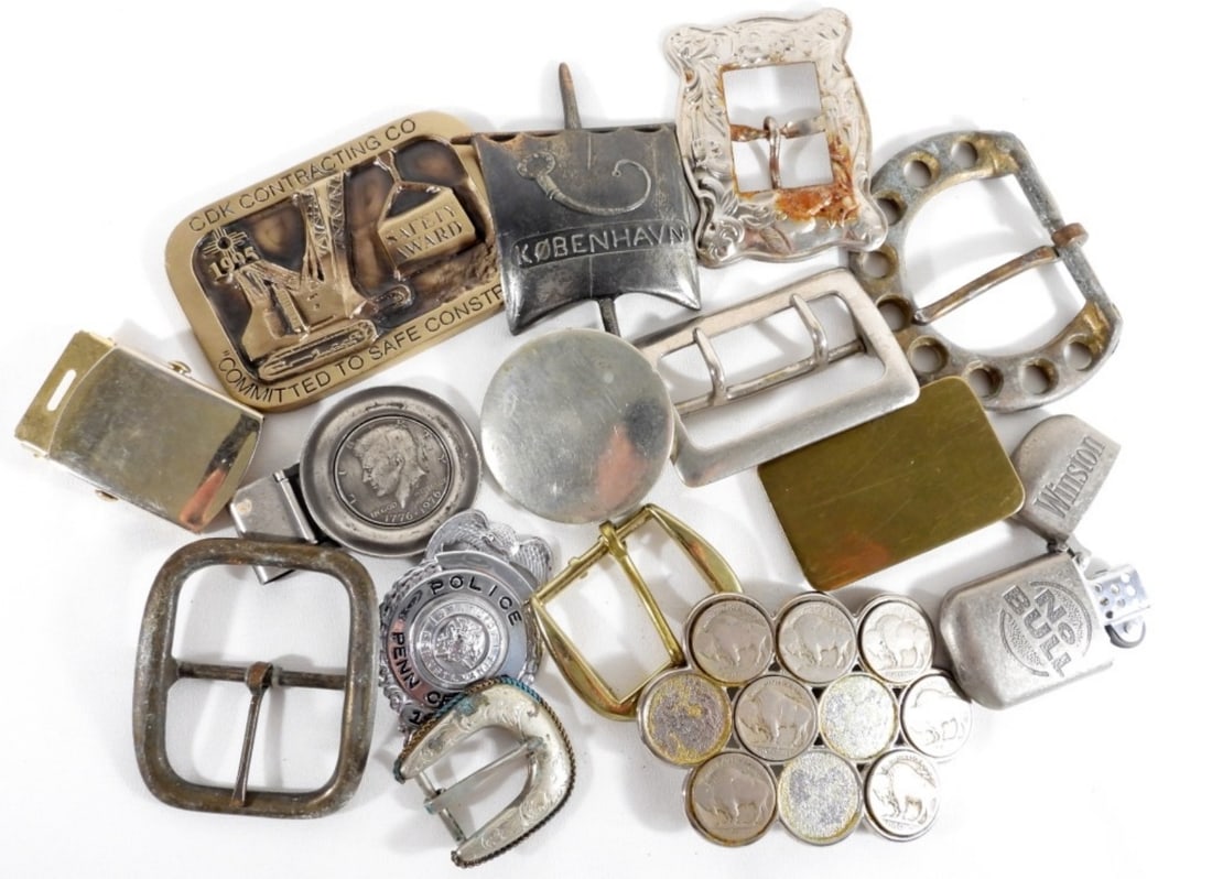 VARIETY VINTAGE BELT BUCKLES AND PINS (1 of 2)