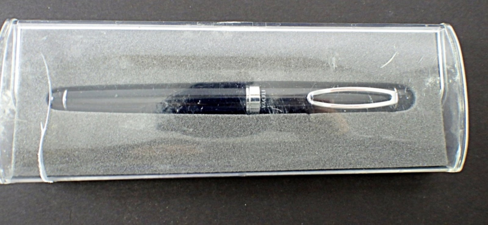 (1) Itoya Ballpoint Pen: Untested, Nice Condition, Comes with case