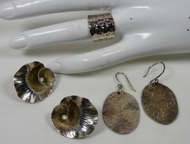 2 PAIRS STERLING EARRINGS & RING