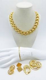 CHUNKY GOLD TONE NECKLACE & MORE