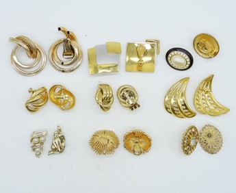 VINTAGE BRAND NAME EARRINGS - TRIFARI +