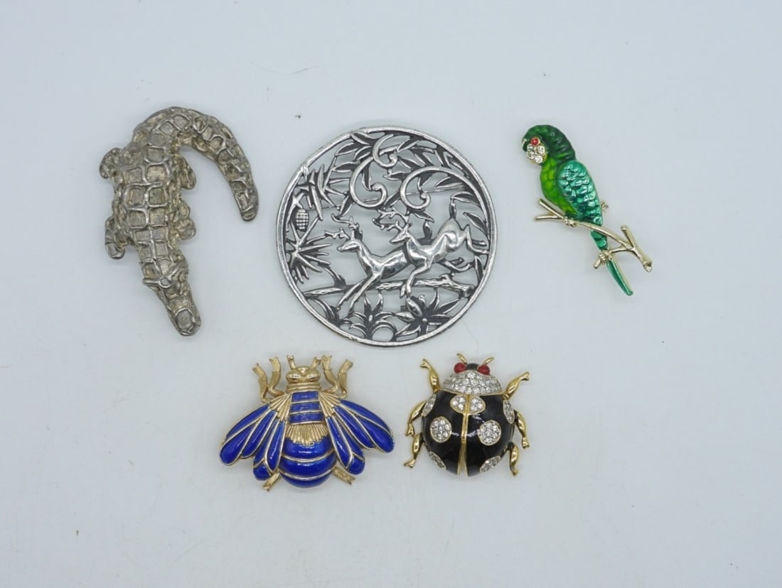 VTG BROOCHES - TRIFARI, COVENTRY: BLUE TRIFARI BUMBLEBEE BROOCH, 2". UNSIGNED BLACK LADYBUG BROOCH. SILVERTONE DEER SARAH COVENTRY BROOCH, 2.5". CROC & PARROT PINS, 2-2.5".