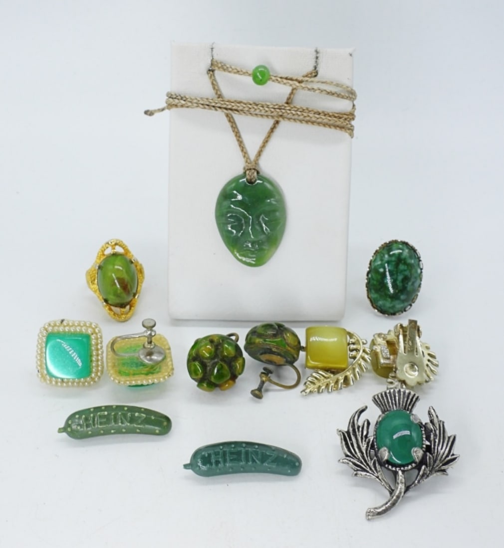GREEN GEMSTONE COSTUME JEWELRY (1 of 1)
