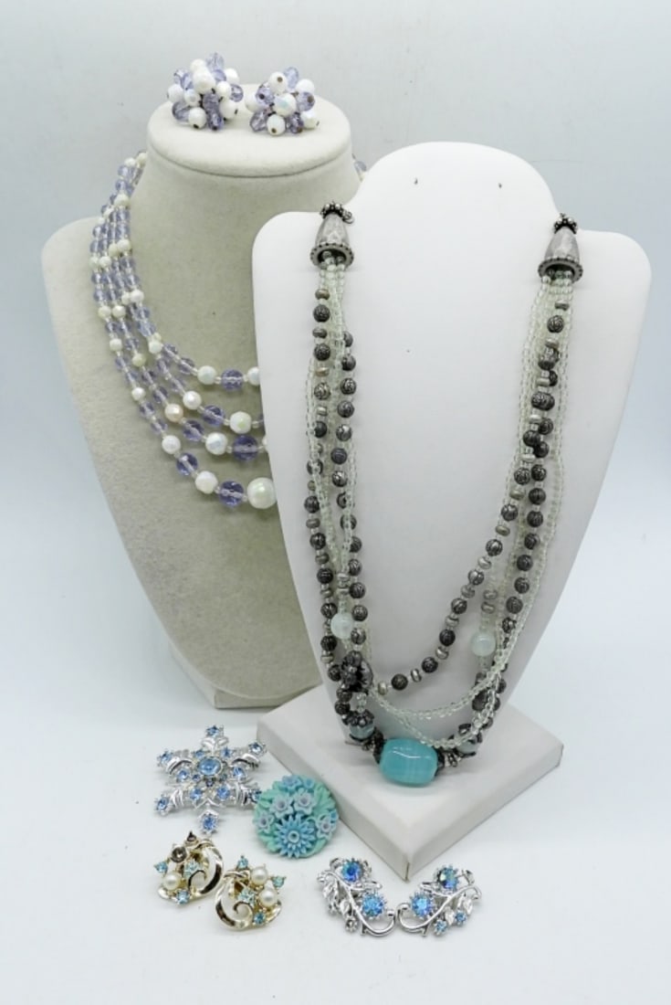 VTG BLUE & PURPLE BEADED SETS (1 of 3)