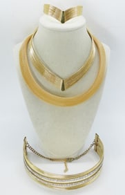 GOLD TONE VTG COLLAR NECKLACES