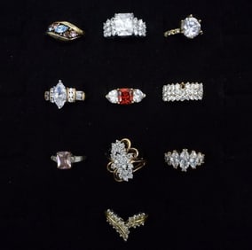 10 GOLD TONE FASHION GEMSTONE RINGS