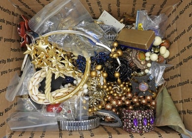 TREASURE BOX - MEDIUM FLAT RATE BOX