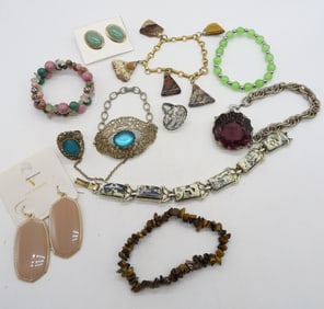 10 PRETTY GEMSTONE PIECES