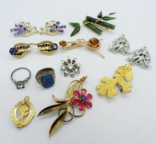 TRIFARI & CORO VTG EARRINGS. PINS & RINGS