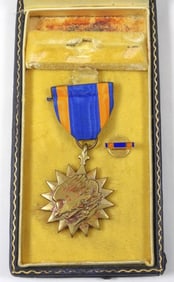 AIR MEDAL AWARD & PIN