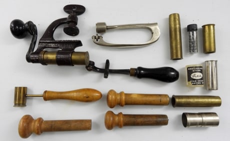 VINTAGE SHELL RELOADING TOOL