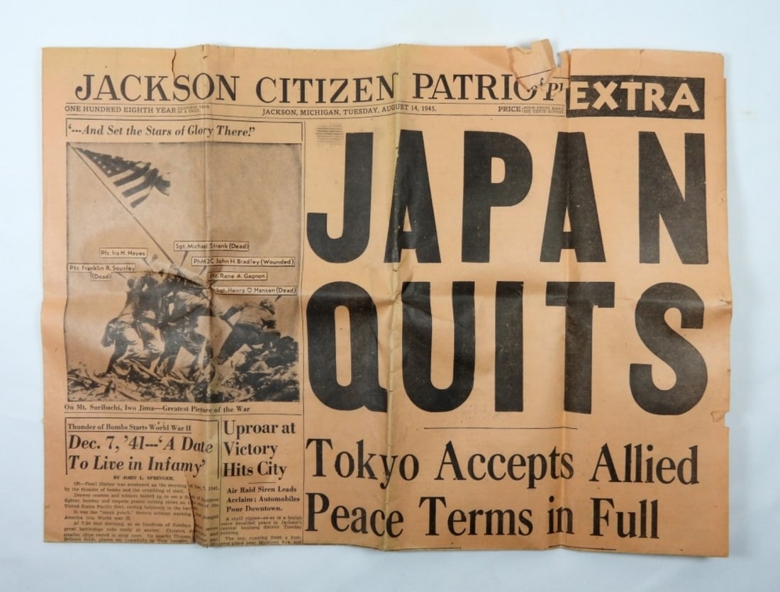 洋書 WAR PAPERS Vintage WWII Newspaper 