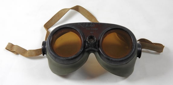 1 PAIR OF MILITARY GOGGLES