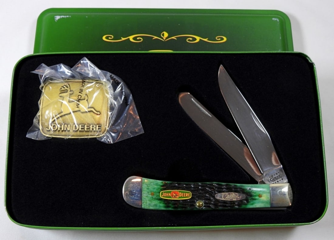 JOHN DEER COLLECTABLE KNIFE SET (1 of 3)