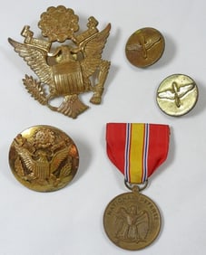 (2) EAGLE HAT PINS, (2) PILOT PINS &