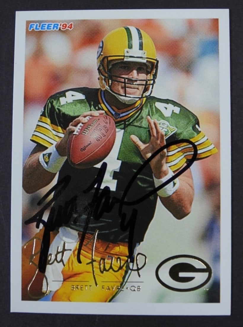 BRETT FAVRE AUTO 1994 FLEER CARD (1 of 2)