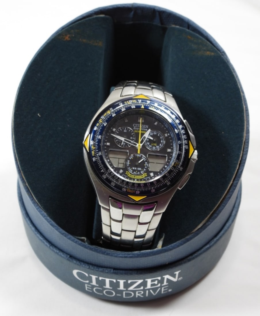 CITIZEN ECO-DRIVE BLUE ANGELS WATCH: in ORIGINAL BOX with EXTRA LINKS - PRE OWNED - UNTESTED