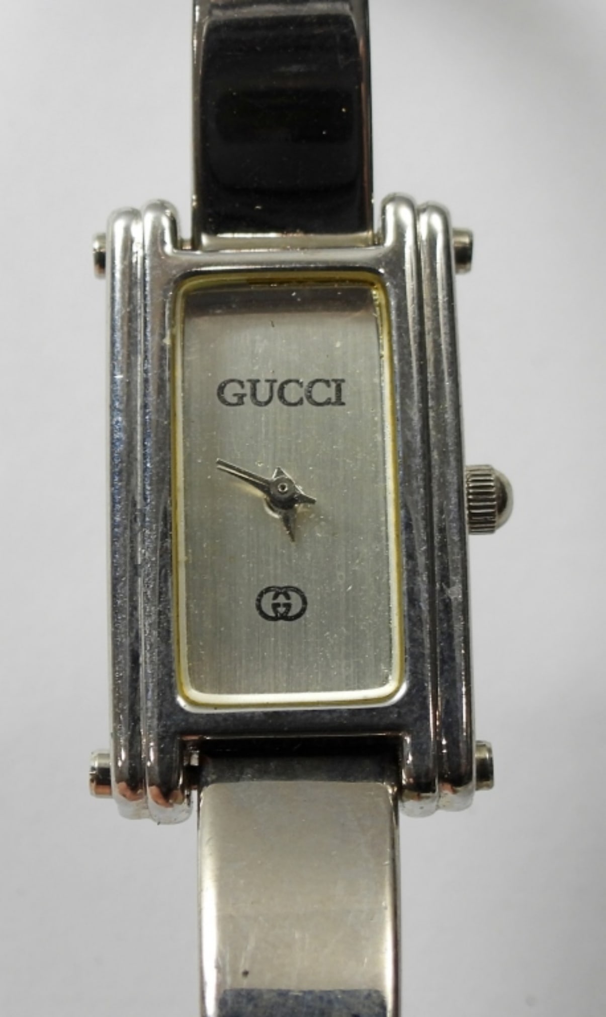 1 SILVER TONE GUCCI WATCH: 1 SILVER TONE GUCCI WATCH