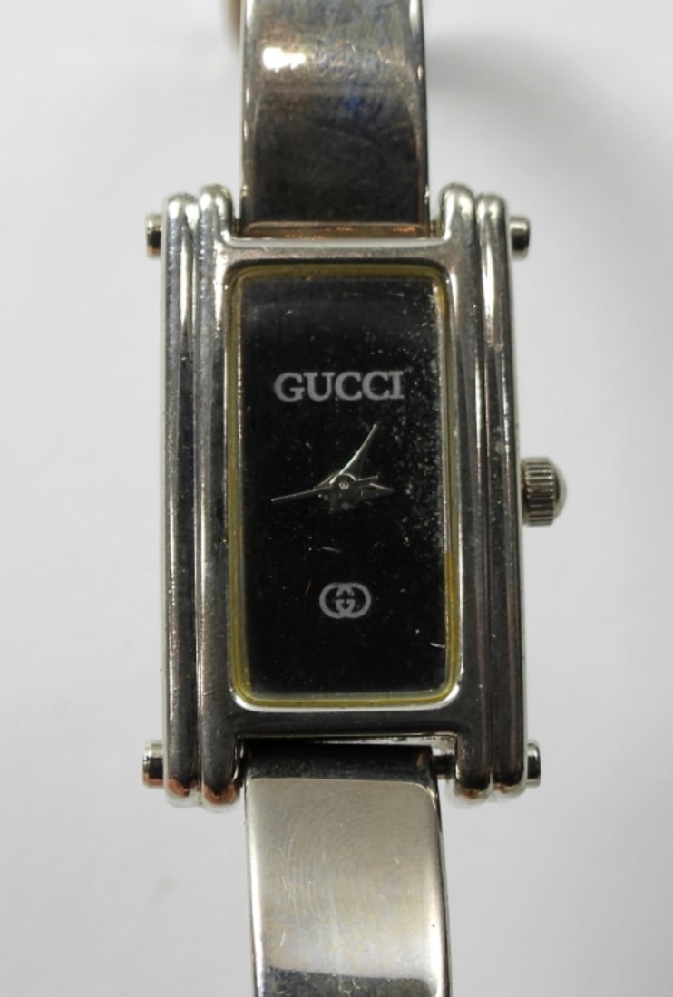 1 SILVER TONE GUCCI WATCH: 1 SILVER TONE GUCCI WATCH