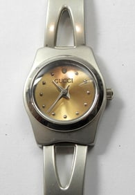 1 SILVER TONE GUCCI WATCH