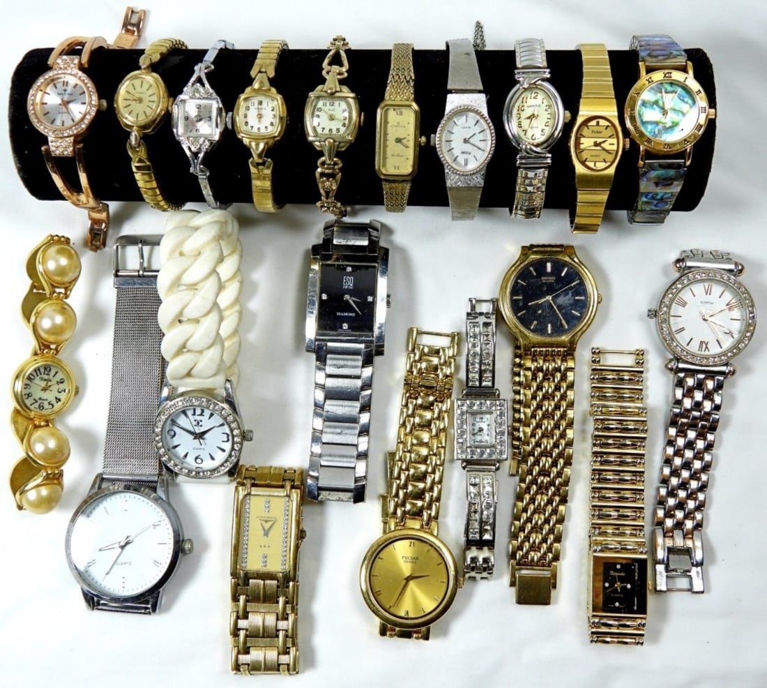 20 VARIETY VINTAGE WOMENS WATCHES: 20 VARIETY VINTAGE WOMENS WATCHES, WIND UP AS NEEDED DONâ€™T KNOW IF THEY WILL STAY RUNNNING, BRANDS ( TIMEX, CARAVELLE AND MORE), ALL WATCHES ARE UNTESTED