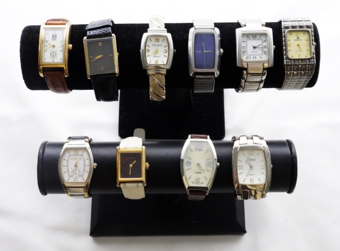 (10) BULKY WOMEN'S FASHION WATCHES: 10 BULKY WOMEN'S FASHION WATCHES. 4- LEATHER BAND WATCHES, 6- SILVER AND GOLD TONE BAND WATCHES. SOME OF THE BRANDS ARE PARKER, LASSALLE, SEIKO, VIVANI, & STUDIO- THESE BRANDS ARE UNSEARCHED & UNVERIF