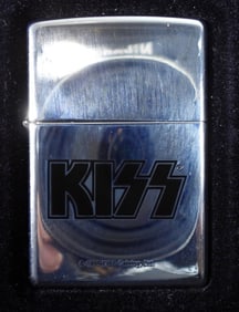 1999 SEALED KISS ZIPPO LIGHTER
