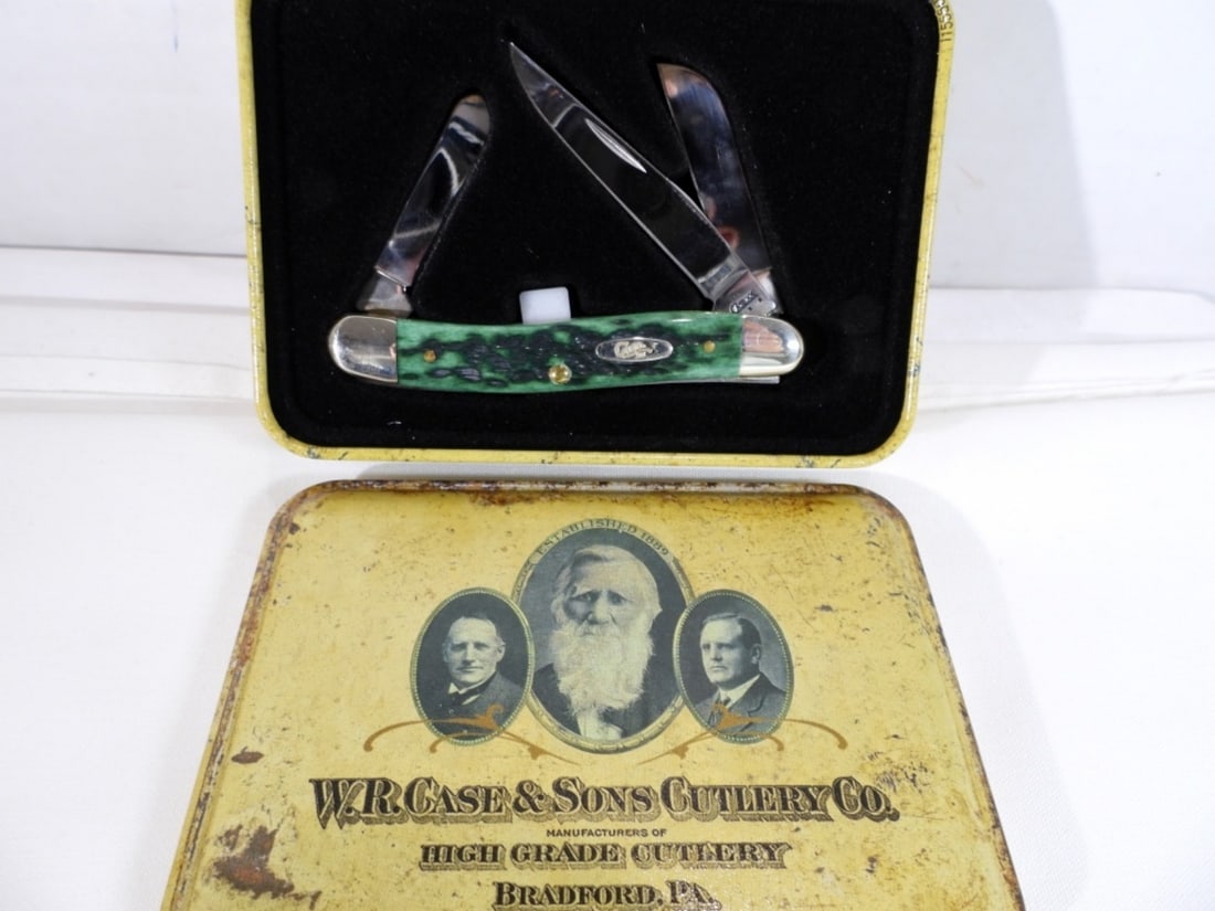 GREEN TEXTURE HANDLE CASE FOLDING KNIFE (1 of 3)