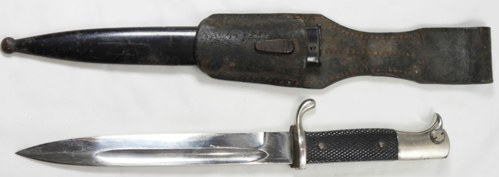 GERMAN VINTAGE BAYONET IN SHEATH (1 of 3)