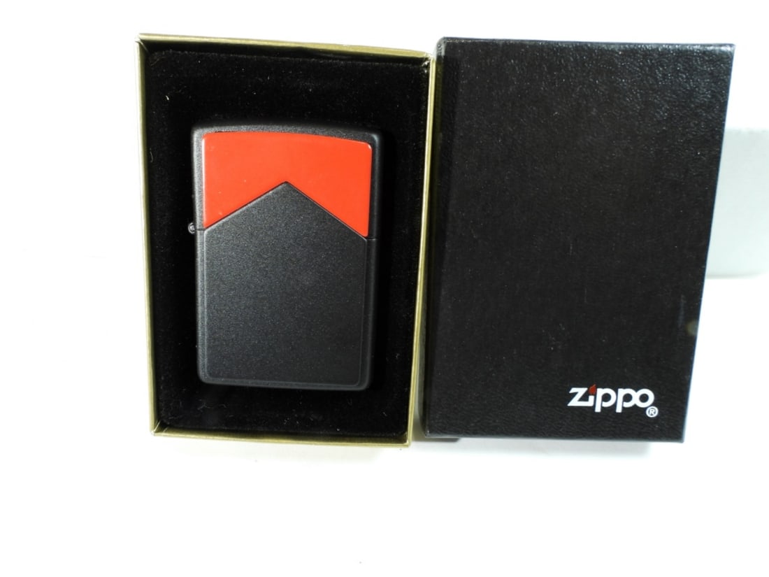 SEALED 1997 MARLBORO RED ROOF ZIPPO: IN A ZIPPO BOX, SEALED