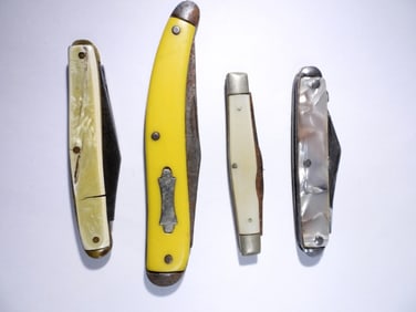 (4) Pearl/Yellow Pocket Knives